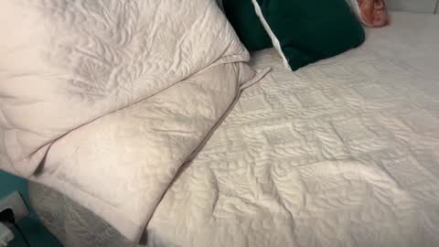 Snapshot of nyconik chatting on December 16, 2025, 2:11 pm Nicol online show from December 16, 2025, 2:11 pm