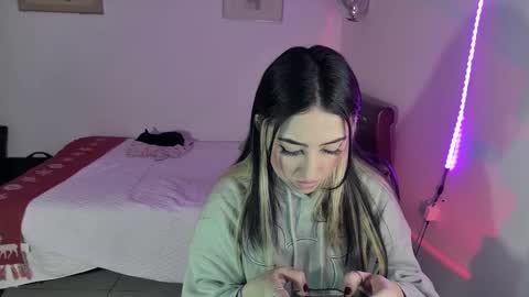 Snapshot of nymph_frida chatting on December 4, 2024, 3:48 am Frida online show from December 4, 2024, 3:48 am