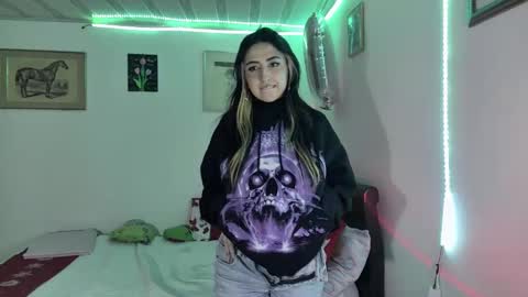 Snapshot of nymph_frida chatting on December 18, 2024, 6:21 am Frida online show from December 18, 2024, 6:21 am