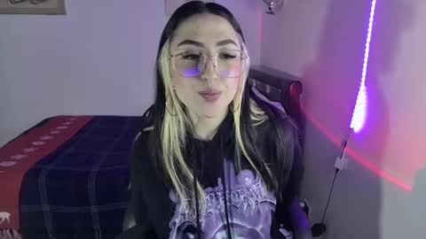 Snapshot of nymph_frida chatting on December 20, 2024, 5:47 am Frida online show from December 20, 2024, 5:47 am