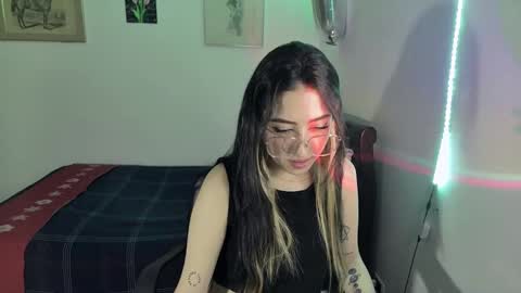 Snapshot of nymph_frida chatting on January 3, 2025, 7:27 am Frida online show from January 3, 2025, 7:27 am