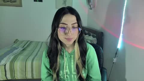 Snapshot of nymph_frida chatting on February 17, 2025, 5:58 am Frida online show from February 17, 2025, 5:58 am