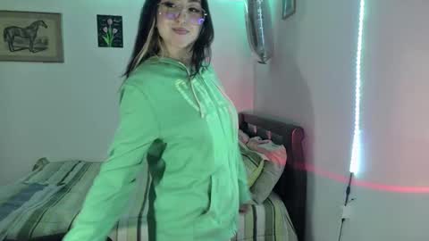 Snapshot of nymph_frida chatting on February 17, 2025, 9:03 am Frida online show from February 17, 2025, 9:03 am