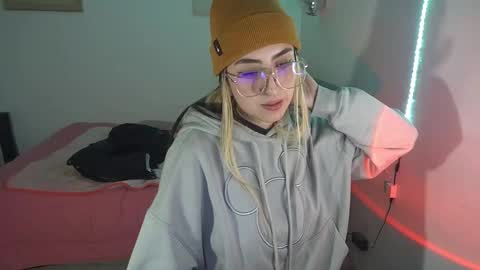 Snapshot of nymph_frida chatting on September 10, 2025, 6:13 am Frida online show from September 10, 2025, 6:13 am