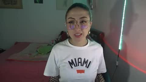 Snapshot of nymph_frida chatting on December 5, 2025, 7:39 am Frida online show from December 5, 2025, 7:39 am