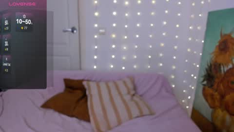 Snapshot of nymphobabee chatting on December 8, 2024, 11:19 pm crystal 3 online show from December 8, 2024, 11:19 pm