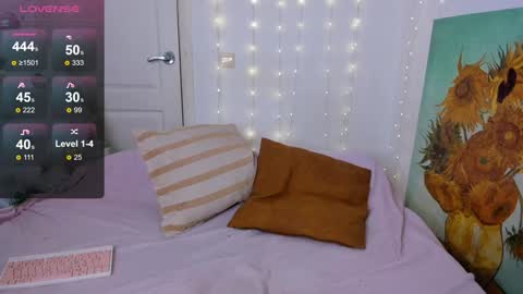 Snapshot of nymphobabee chatting on January 9, 2025, 5:13 am crystal 3 online show from January 9, 2025, 5:13 am