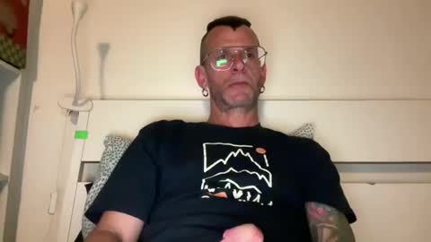 Snapshot of o_johnny_deep_o chatting on April 8, 2026, 11:59 pm Jonathan Deep online show from April 8, 2026, 11:59 pm