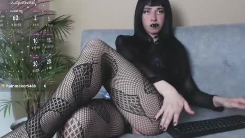 Snapshot of oasis_vamp chatting on May 7, 2026, 5:02 am oasis_vamp online show from May 7, 2026, 5:02 am