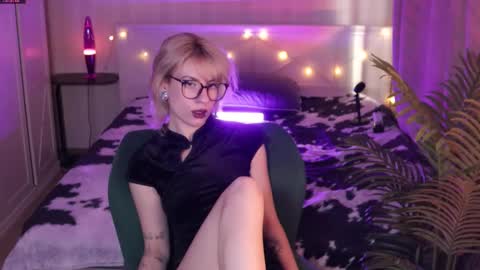 Snapshot of obedientt_ chatting on March 28, 2026, 9:09 am Moonlight online show from March 28, 2026, 9:09 am