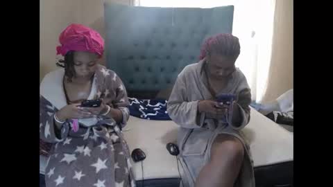 Snapshot of obsessedmimi chatting on May 13, 2026, 9:39 am obsessedmimi online show from May 13, 2026, 9:39 am