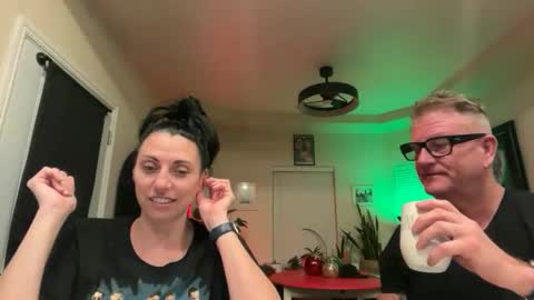 SimplyUs online show from November 22, 2025, 10:58 am