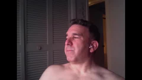 Snapshot of oceanmanx chatting on April 4, 2026, 4:33 am Ocean online show from April 4, 2026, 4:33 am