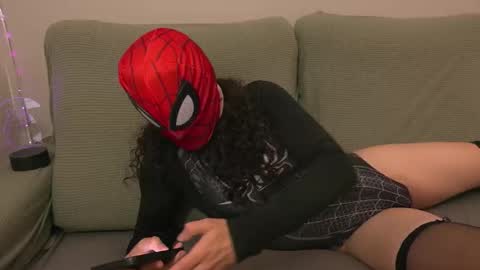 Snapshot of offelie chatting on November 5, 2025, 9:42 am Offelie online show from November 5, 2025, 9:42 am