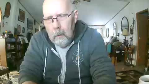 Snapshot of ogusbogus chatting on December 1, 2025, 2:11 pm Maximus No Mo online show from December 1, 2025, 2:11 pm