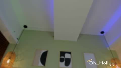 Holly online show from November 26, 2025, 11:33 am