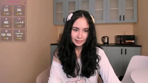 Snapshot of ohminnie chatting on May 24, 2026, 5:23 am Maria online show from May 24, 2026, 5:23 am
