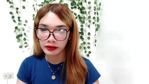 ohmyalessandraxcx online show from November 20, 2025, 2:17 pm