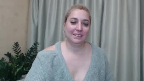 Snapshot of ohsweetiren chatting on December 6, 2024, 10:38 am Iren online show from December 6, 2024, 10:38 am