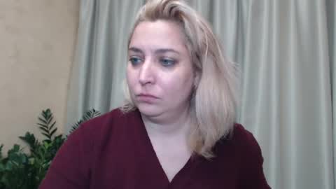 Snapshot of ohsweetiren chatting on December 7, 2024, 10:56 am Iren online show from December 7, 2024, 10:56 am