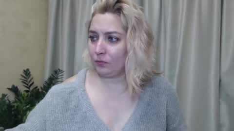 Snapshot of ohsweetiren chatting on December 10, 2024, 7:16 am Iren online show from December 10, 2024, 7:16 am