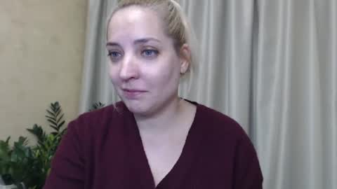 Snapshot of ohsweetiren chatting on December 13, 2024, 5:32 pm Iren online show from December 13, 2024, 5:32 pm