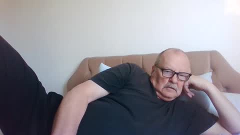 Snapshot of old_fkrr_ chatting on October 12, 2025, 8:13 am old_fkrr_ online show from October 12, 2025, 8:13 am