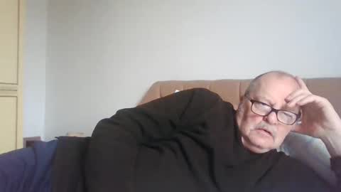 Snapshot of old_fkrr_ chatting on February 9, 2026, 11:25 am old_fkrr_ online show from February 9, 2026, 11:25 am