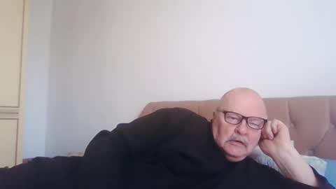 Snapshot of old_fkrr_ chatting on February 17, 2026, 11:50 am old_fkrr_ online show from February 17, 2026, 11:50 am