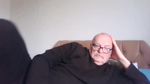 Snapshot of old_fkrr_ chatting on February 19, 2026, 11:39 am old_fkrr_ online show from February 19, 2026, 11:39 am