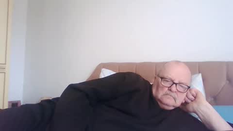 Snapshot of old_fkrr_ chatting on February 25, 2026, 11:31 am old_fkrr_ online show from February 25, 2026, 11:31 am