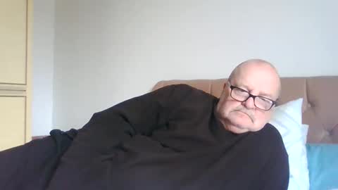 Snapshot of old_fkrr_ chatting on February 26, 2026, 12:04 pm old_fkrr_ online show from February 26, 2026, 12:04 pm