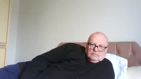 old_fkrr_ online show from April 17, 2026, 9:01 am