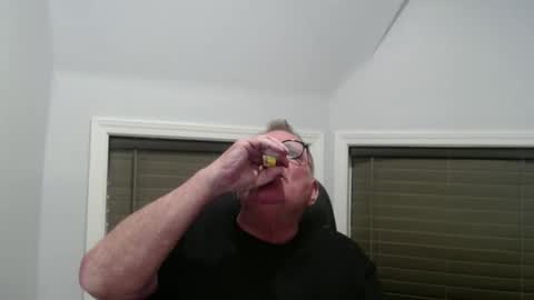 Snapshot of oldguybigd chatting on April 30, 2026, 5:14 am oldguybigd online show from April 30, 2026, 5:14 am