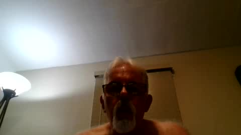 Snapshot of oldmiguy chatting on March 7, 2026, 11:35 pm OldMIGUY online show from March 7, 2026, 11:35 pm