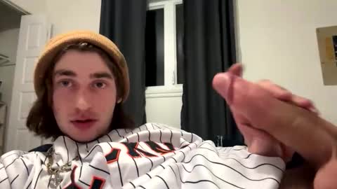 Snapshot of oliboy34 chatting on December 18, 2025, 2:06 am oliboy34 online show from December 18, 2025, 2:06 am