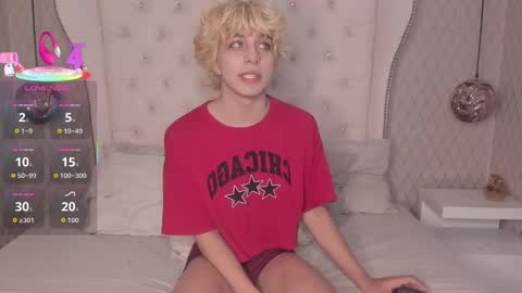 oliiverr22 online show from October 9, 2025, 2:04 pm