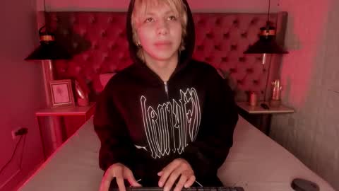 oliiverr22 online show from November 29, 2025, 12:08 pm