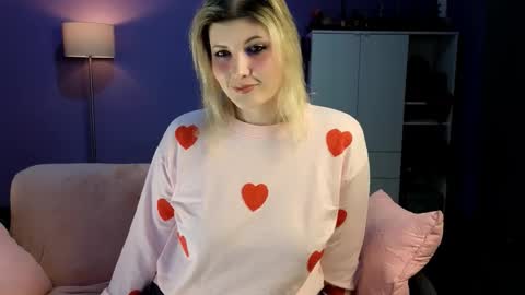 Snapshot of olisunny5 chatting on February 8, 2026, 8:23 pm OliSunny Olivia online show from February 8, 2026, 8:23 pm