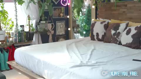 Snapshot of olive_you_ chatting on April 12, 2026, 4:45 pm Olive online show from April 12, 2026, 4:45 pm