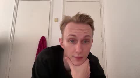 Snapshot of oliver_and_thomas chatting on September 10, 2025, 11:32 am Oliver and Thomas online show from September 10, 2025, 11:32 am