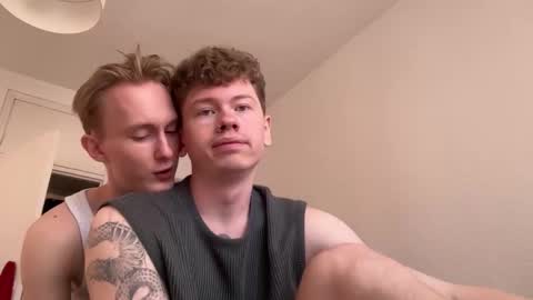 Snapshot of oliver_and_thomas chatting on September 25, 2025, 11:58 am Oliver and Thomas online show from September 25, 2025, 11:58 am