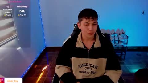 Snapshot of oliver_kyy chatting on September 11, 2025, 7:03 pm oliveeer online show from September 11, 2025, 7:03 pm