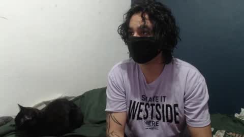 Snapshot of oliver_laid_2023 chatting on December 4, 2024, 8:18 pm oliver_laid_2023 online show from December 4, 2024, 8:18 pm