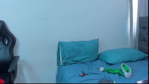 oliver_smith_2 online show from December 24, 2024, 5:34 pm