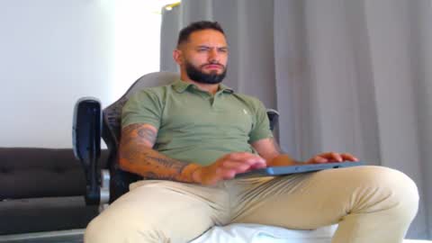 oliver online show from November 13, 2025, 1:10 pm