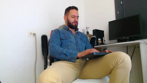 oliver online show from March 11, 2026, 1:28 pm