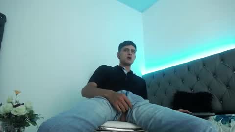 Snapshot of oliverkoch chatting on December 13, 2024, 3:16 am Oliver Koch online show from December 13, 2024, 3:16 am