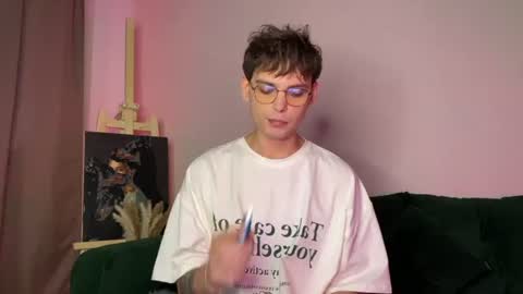 Snapshot of oliverlawrence chatting on July 2, 2026, 3:40 pm oliverlawrence online show from July 2, 2026, 3:40 pm