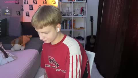 oliver online show from October 1, 2025, 10:43 am